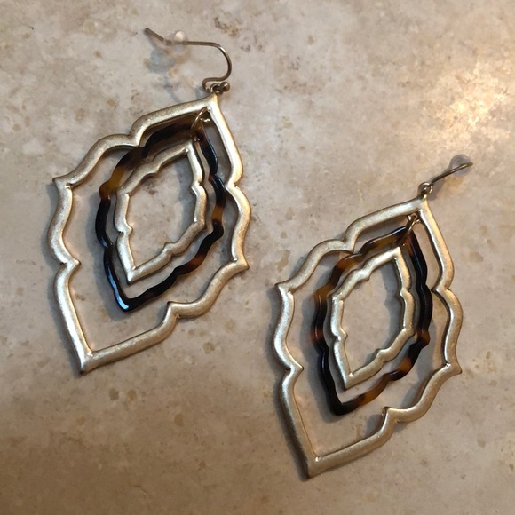 Tortoise Shell & Antique Gold Earrings - Picture 2 of 2